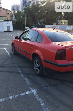 Седан Volkswagen Passat 1999 в Киеве