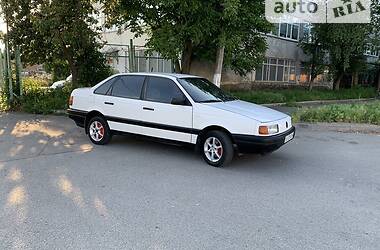 Седан Volkswagen Passat 1991 в 