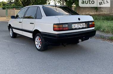 Седан Volkswagen Passat 1991 в 