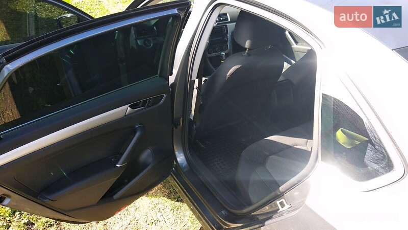 Седан Volkswagen Passat 2015 в Богуславі