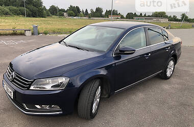 Седан Volkswagen Passat 2011 в Львове