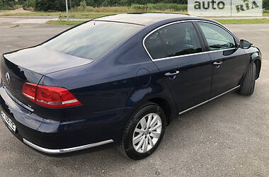 Седан Volkswagen Passat 2011 в Львове