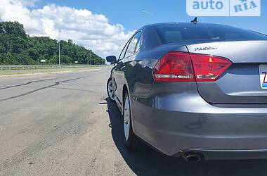 Седан Volkswagen Passat 2012 в Києві