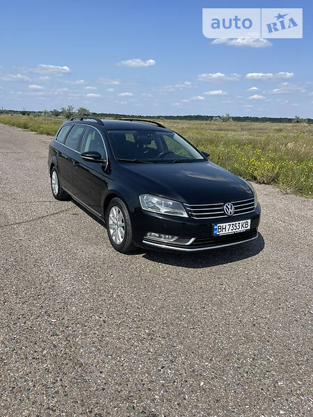 Універсал Volkswagen Passat 2013 в Одесі