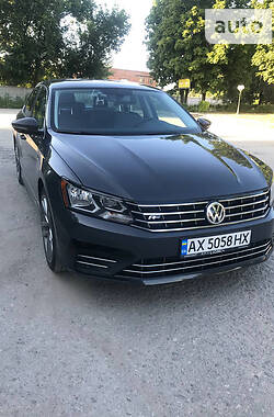 Седан Volkswagen Passat 2017 в Харкові