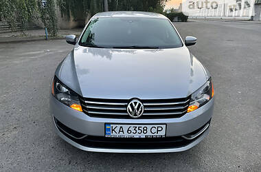 Седан Volkswagen Passat 2012 в Києві