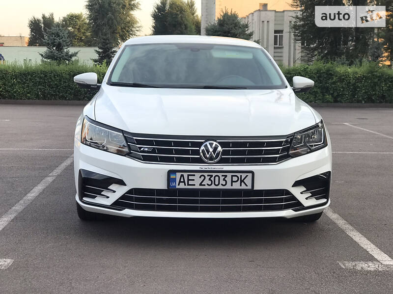 Седан Volkswagen Passat 2018 в Каменском