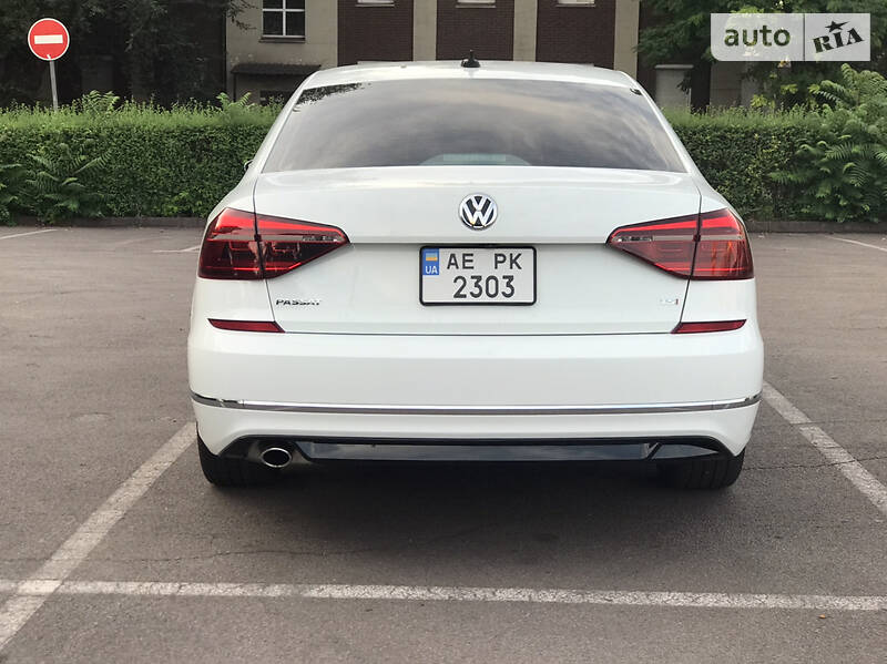 Седан Volkswagen Passat 2018 в Каменском