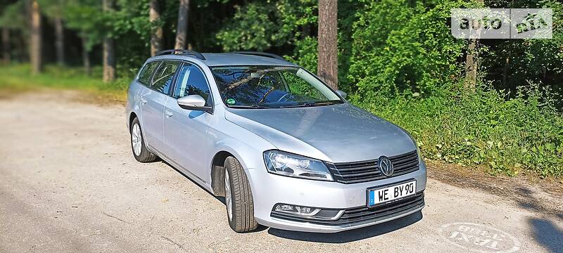 Універсал Volkswagen Passat 2012 в Житомирі