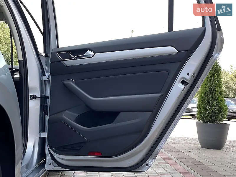 Универсал Volkswagen Passat 2017 в Сарнах