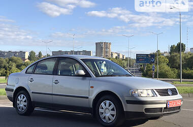Седан Volkswagen Passat 1998 в Одессе