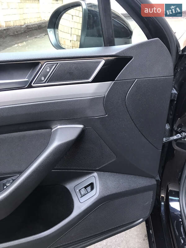 Универсал Volkswagen Passat 2017 в Хмельницком