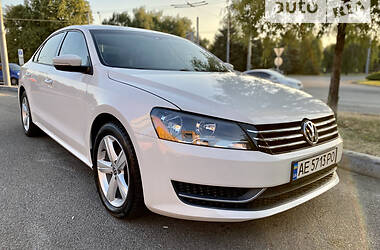 Седан Volkswagen Passat 2013 в Днепре