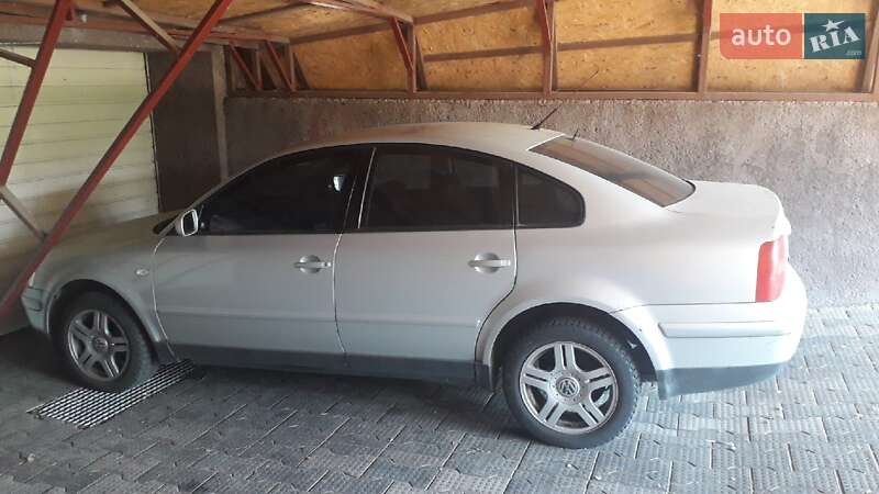 Седан Volkswagen Passat 1999 в Киеве
