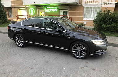 Седан Volkswagen Passat 2015 в Львове