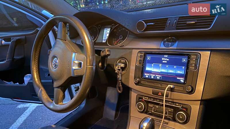 Седан Volkswagen Passat 2011 в Херсоні