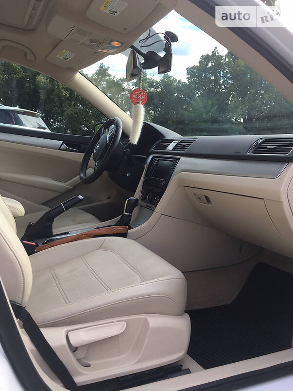 Седан Volkswagen Passat 2012 в Харькове
