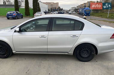 Седан Volkswagen Passat 2011 в Львове