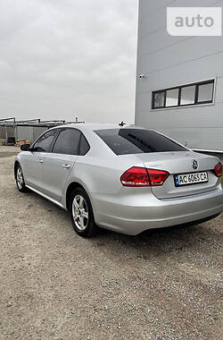 Седан Volkswagen Passat 2013 в Днепре