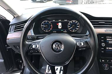 Седан Volkswagen Passat 2018 в Києві