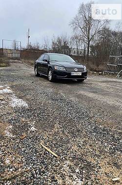 Седан Volkswagen Passat 2012 в Лебедині