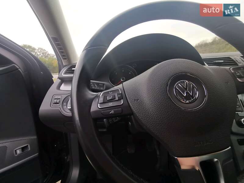 Универсал Volkswagen Passat 2012 в Хмельницком