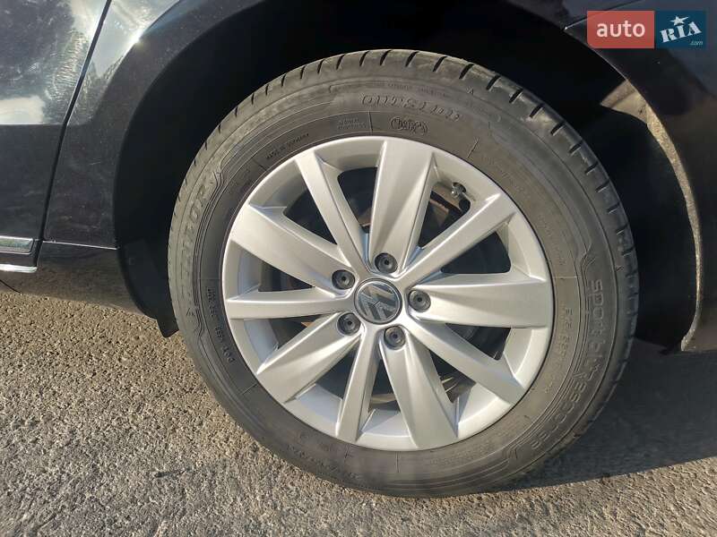 Универсал Volkswagen Passat 2012 в Хмельницком
