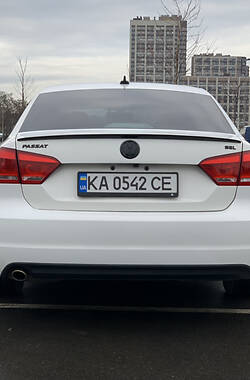 Седан Volkswagen Passat 2012 в Києві