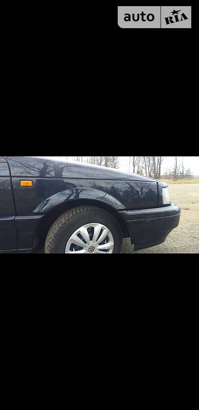 Седан Volkswagen Passat 1989 в Кельменцях