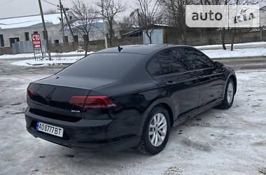 Седан Volkswagen Passat 2015 в Иршаве