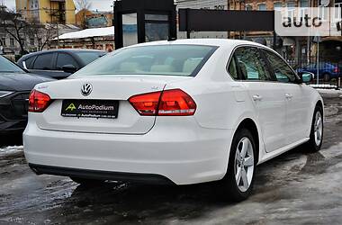 Седан Volkswagen Passat 2012 в Киеве