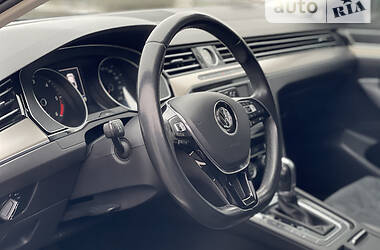 Седан Volkswagen Passat 2016 в 