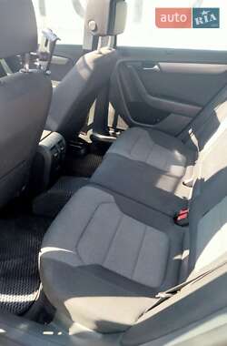 Універсал Volkswagen Passat 2012 в 
