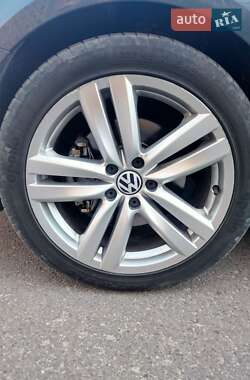 Універсал Volkswagen Passat 2012 в 