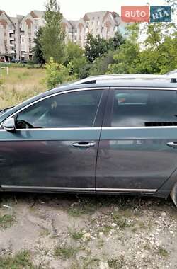 Універсал Volkswagen Passat 2012 в 