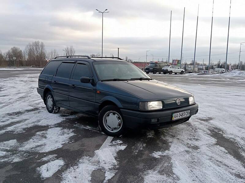 Универсал Volkswagen Passat 1993 в Киеве
