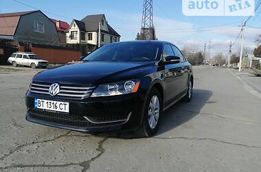 Седан Volkswagen Passat 2012 в Черновцах
