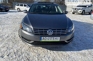 Седан Volkswagen Passat 2012 в Ужгороді