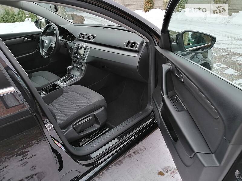 Універсал Volkswagen Passat 2012 в Луцьку