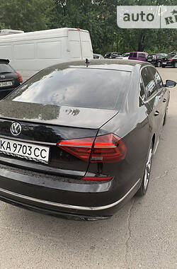 Седан Volkswagen Passat 2017 в Ирпене