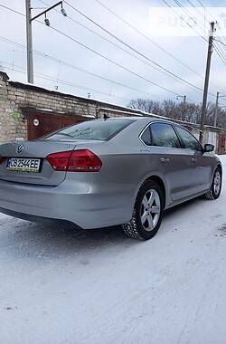 Седан Volkswagen Passat 2012 в Чернигове