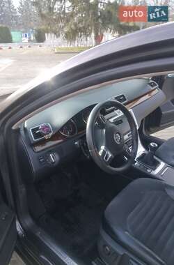 Седан Volkswagen Passat 2010 в Луцьку