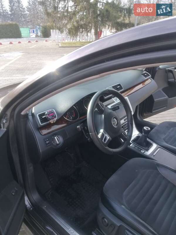 Седан Volkswagen Passat 2010 в Луцьку