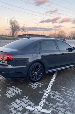 Седан Volkswagen Passat 2016 в Киеве