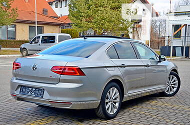 Седан Volkswagen Passat 2015 в Ивано-Франковске