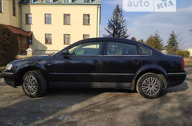 Седан Volkswagen Passat 1997 в Золочеві