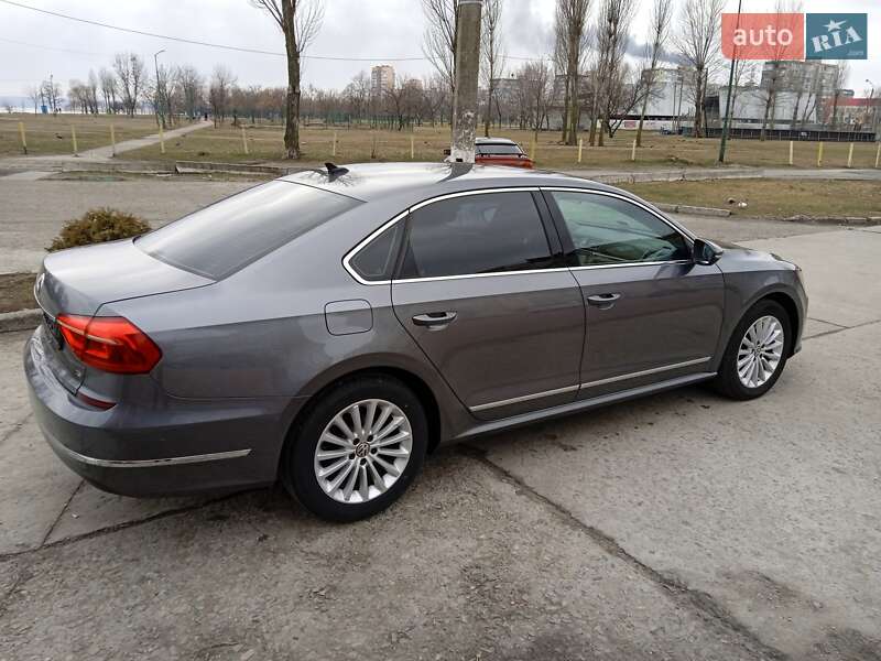 Седан Volkswagen Passat 2015 в Киеве