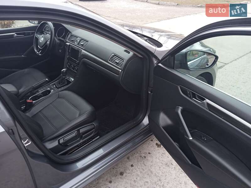 Седан Volkswagen Passat 2015 в Киеве