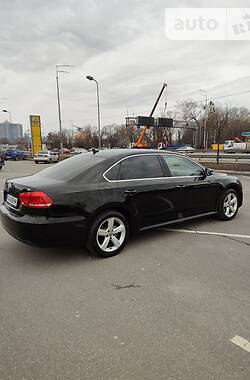 Седан Volkswagen Passat 2012 в Киеве