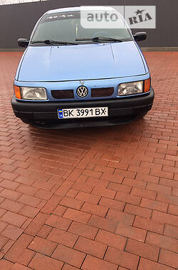 Седан Volkswagen Passat 1992 в Сарнах